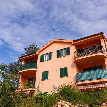 Seafront Apartment Soline With Seaview Exterior foto