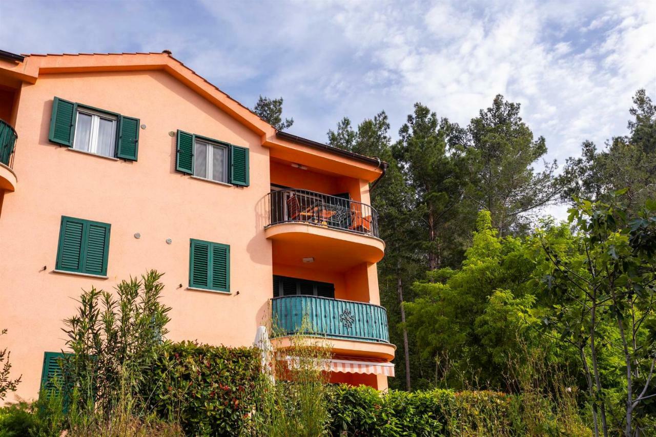 Seafront Apartment Soline With Seaview Exterior foto