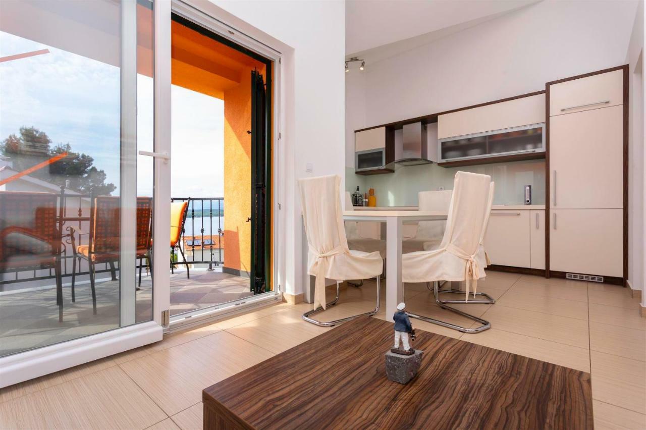 Seafront Apartment Soline With Seaview Exterior foto